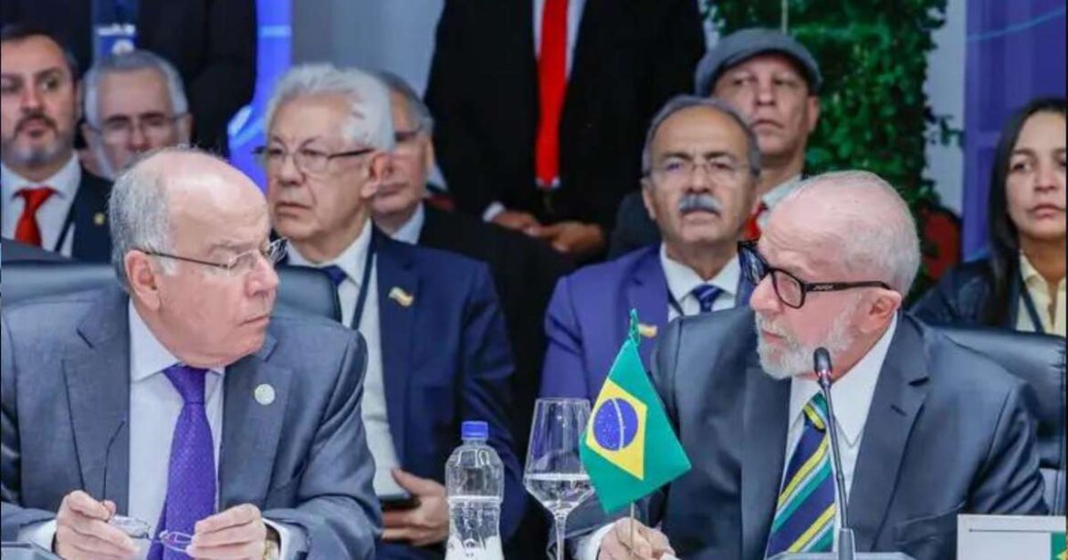 Lula se reunió con Mauro Vieira tras críticas a Estados Unidos por parte de brasileños esposados