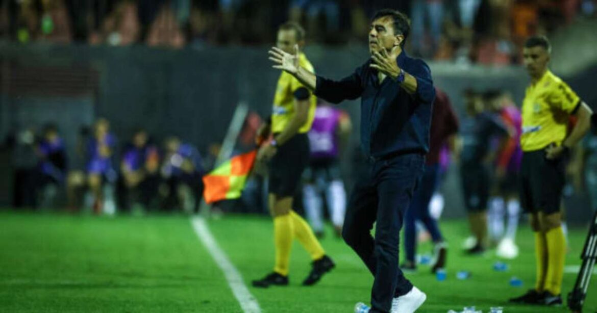 Quinteros destaca sector defensivo y rápida remontada en victoria de Gremio en Gaucho