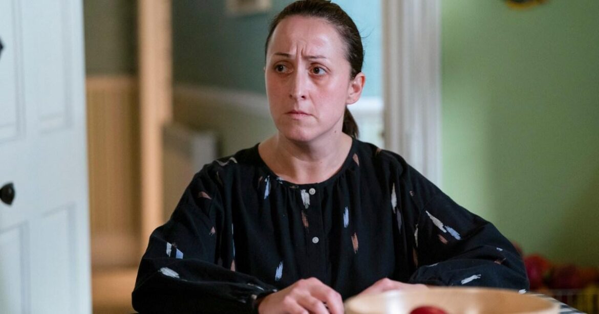 Sonia está lejos de Sonia en un nuevo papel con la estrella terrorista de Natalie Cassidy de los indios orientales