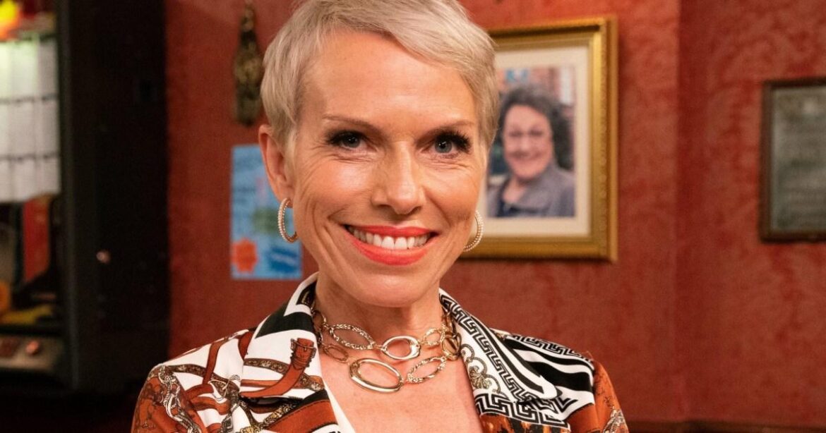 Jabón confirmando la partida de la demencia de desbordante de Coronation Street oficialmente