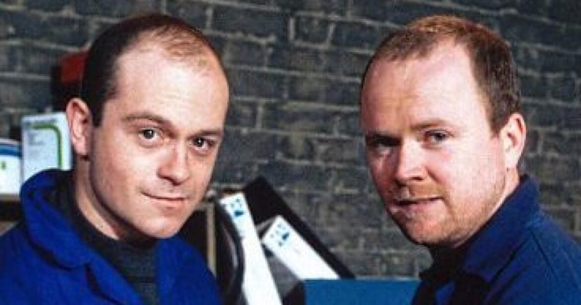 Estanders Re -Assemble Grant y Phil Mitchell y todo está bien en el mundo Jabón