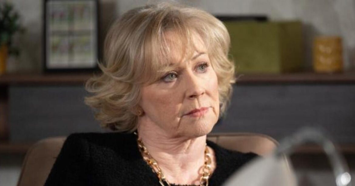 La estrella de Waterloo Road, Lindsay Kulson, los Estanders se casaron coactualmente. Jabón