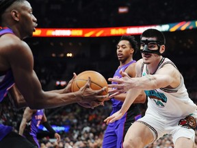 ‘Gratitud’ es el primer juego en casa de la NBA contra Rapartors en tener grandes noches