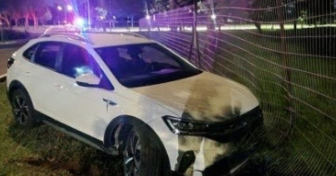 El conductor ebrio Geraldo bloquea los autos en la residencia de Alcin